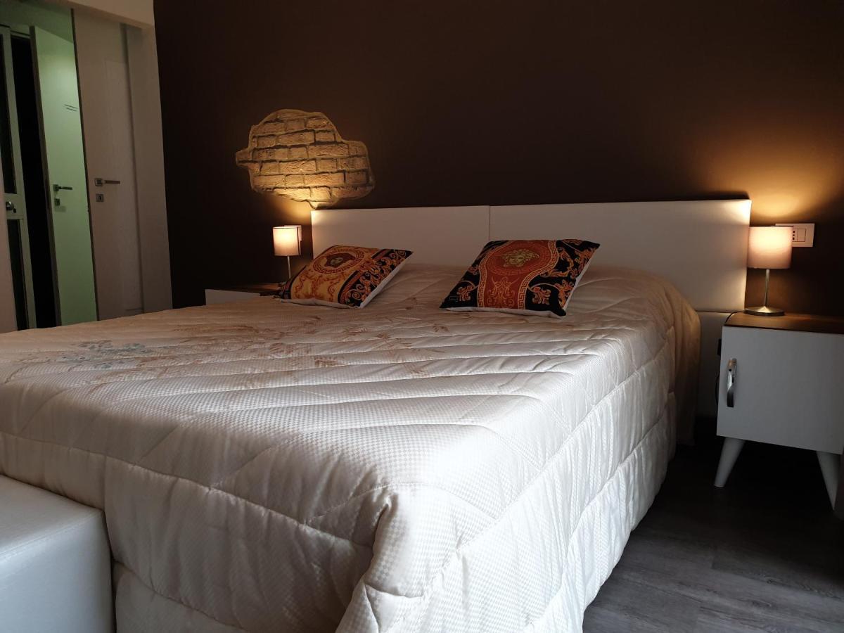 Forumguesthouse Center Parking بارما المظهر الخارجي الصورة