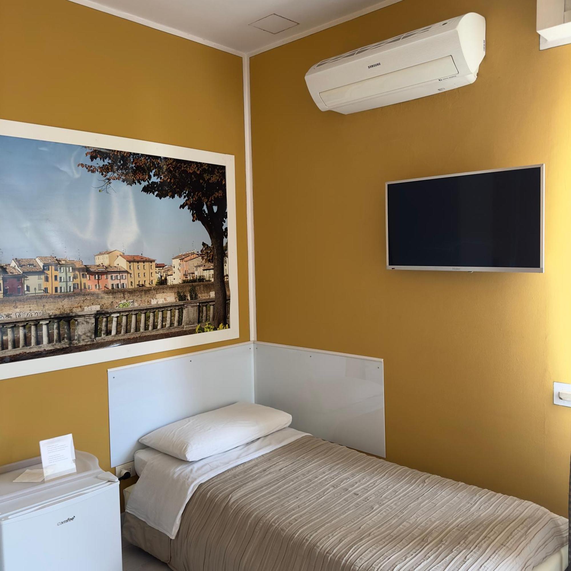 Forumguesthouse Center Parking بارما المظهر الخارجي الصورة