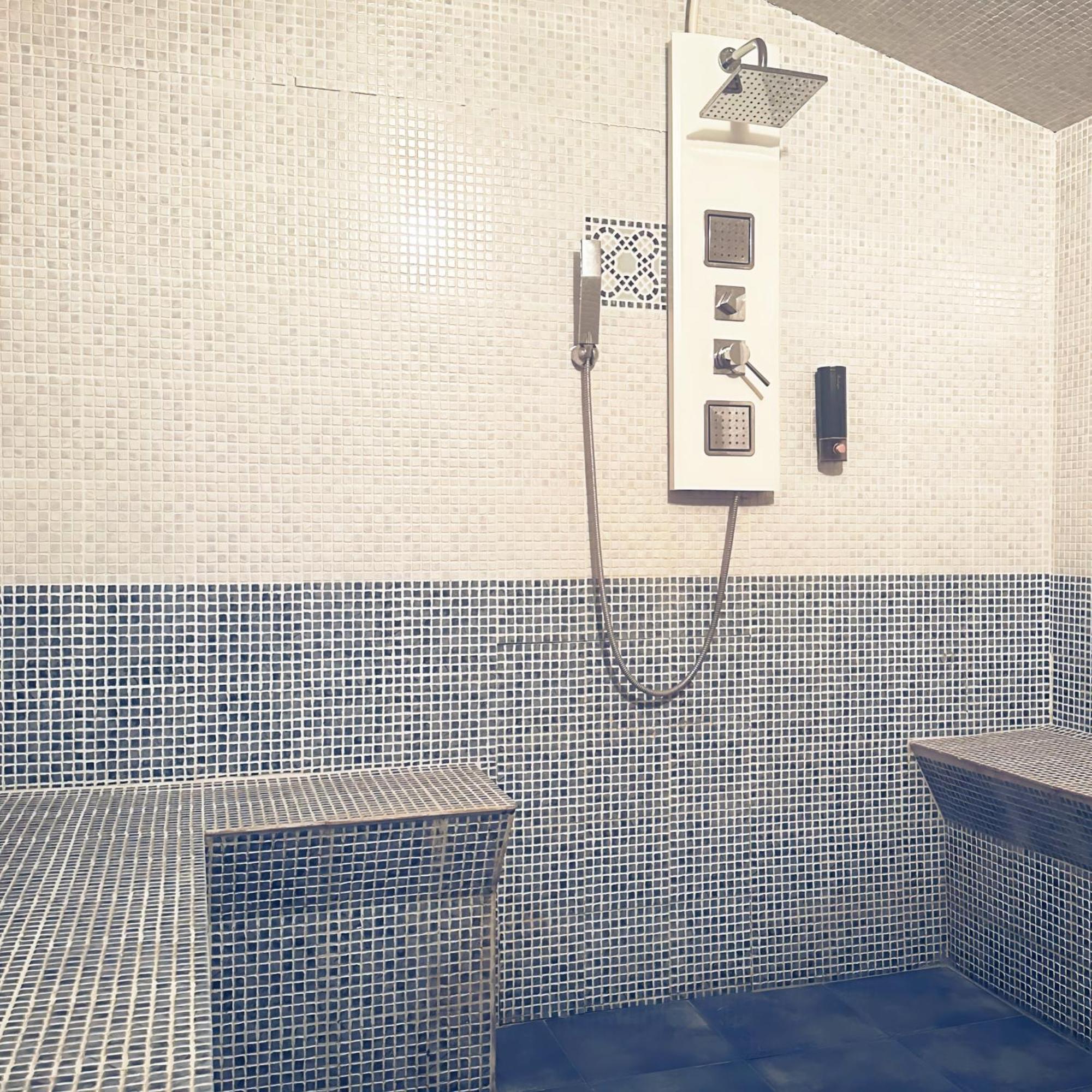 Forumguesthouse Center Parking بارما المظهر الخارجي الصورة