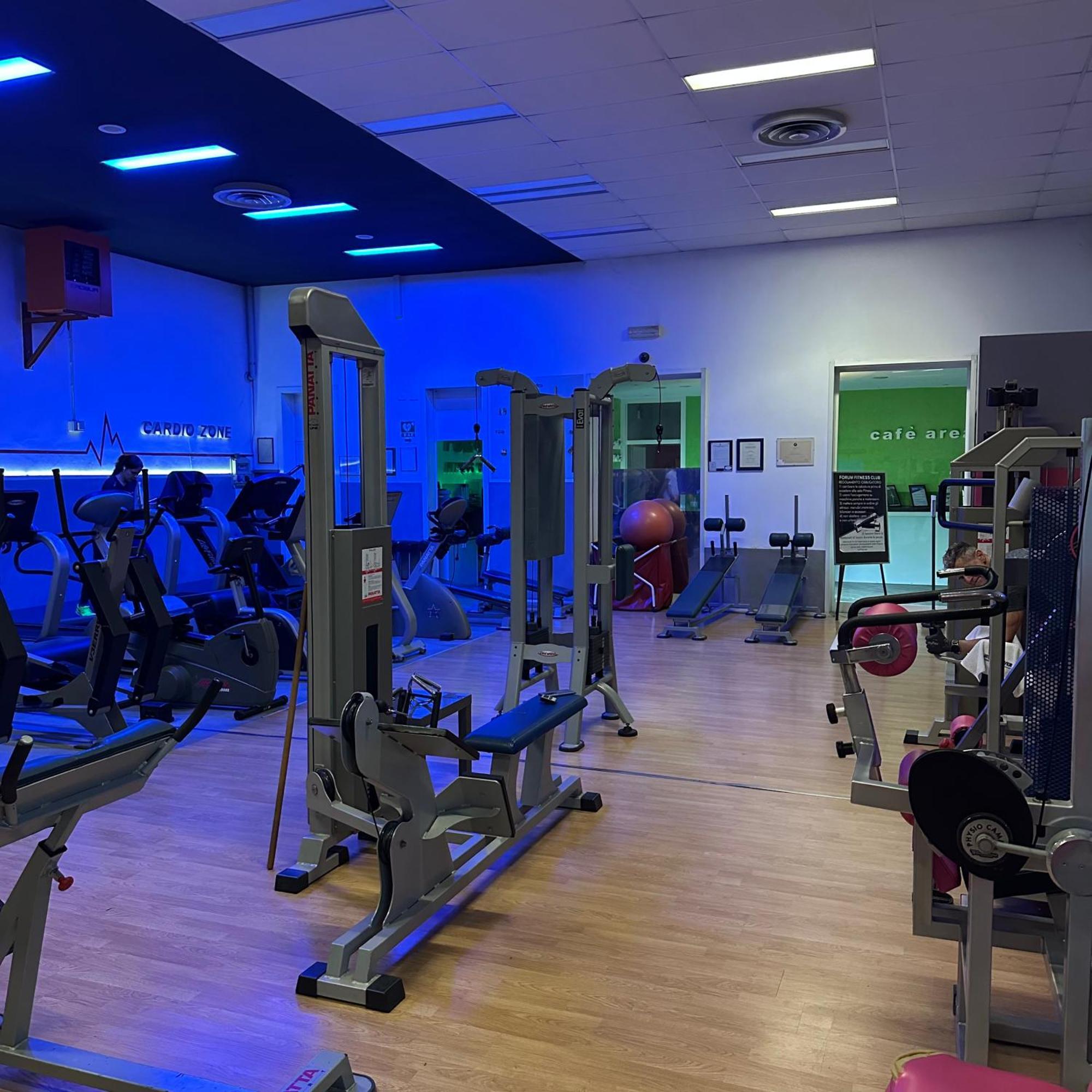 Forumguesthouse Center Parking بارما المظهر الخارجي الصورة