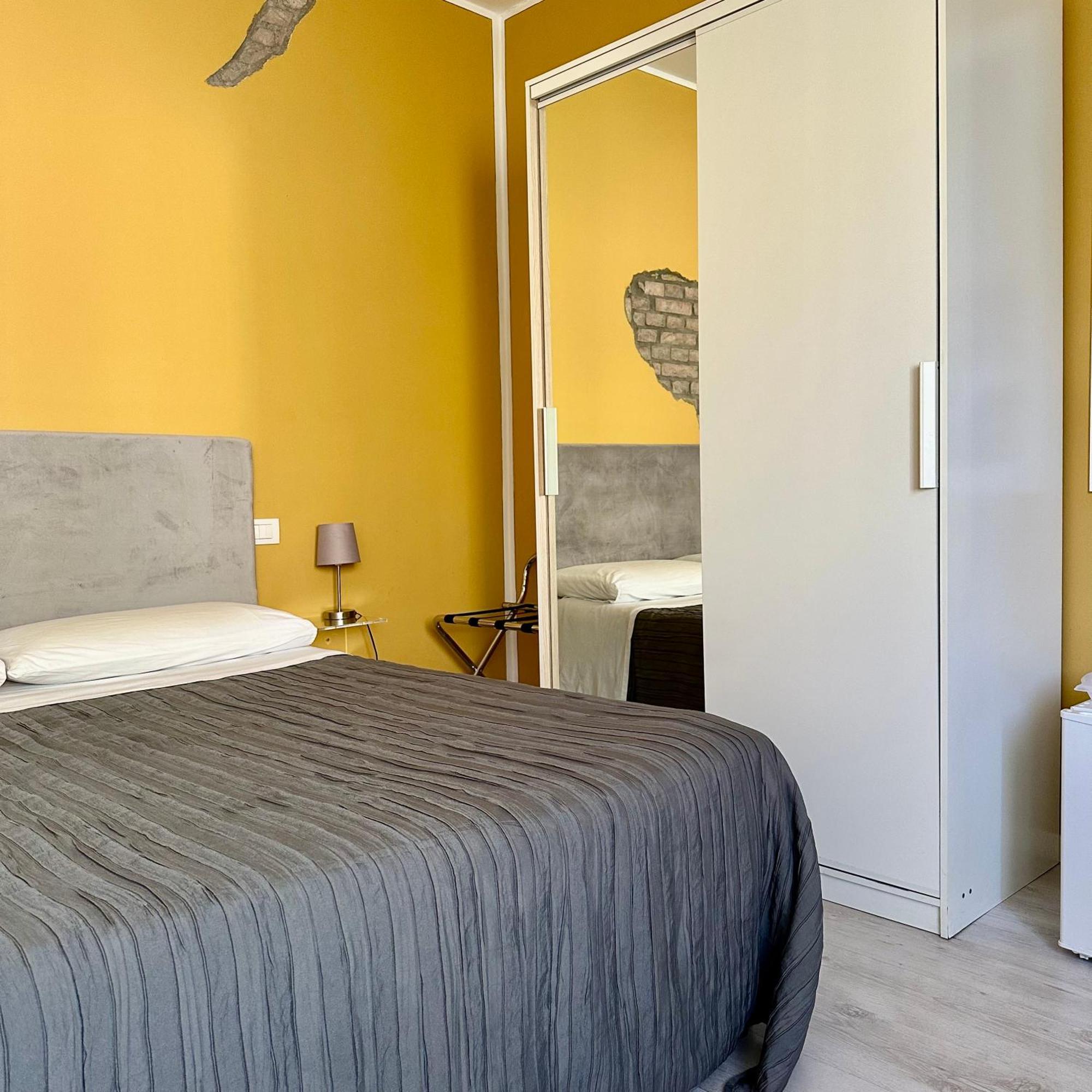 Forumguesthouse Center Parking بارما المظهر الخارجي الصورة